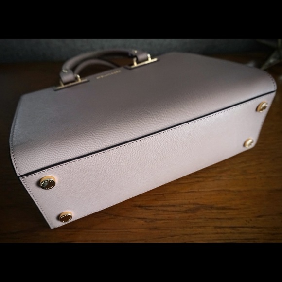 SOLD Michael Kors Quinn Saffiano Satchel - Picture 3 of 4